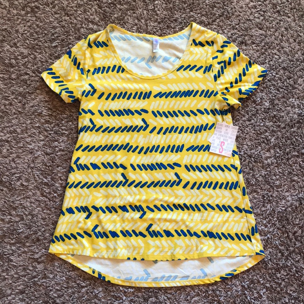 Lularoe Classic tee size Small NWT